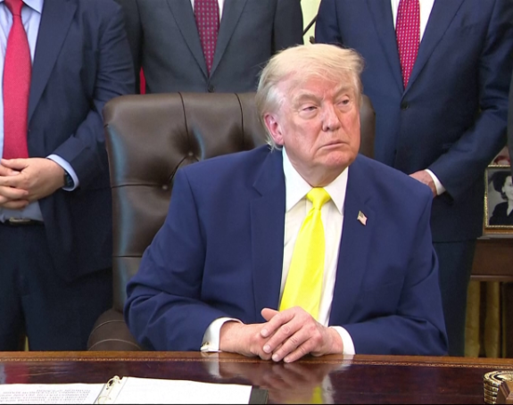 Трамп: Ормуски мореуз је отворен, имамо двије ствари