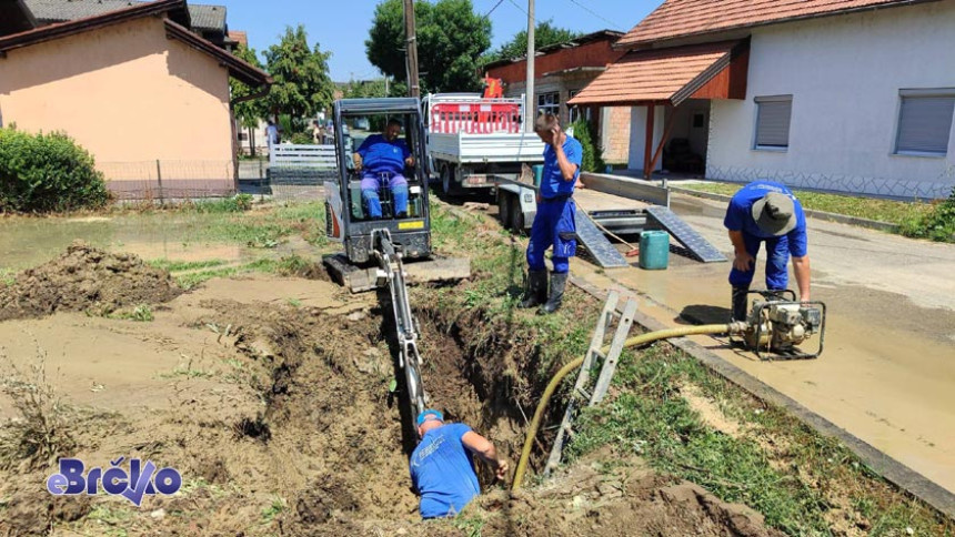 Проблеми с водом у Брчком, попуцале неке цијеви