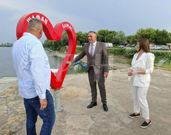 Минић већ у кампањи из свог Шамца, ево шта обећава