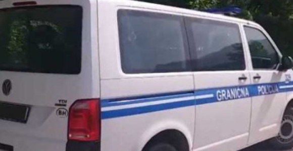 Комби Граничне полиције БиХ ухваћен са шверцованим намјештајем у Хрватској?!