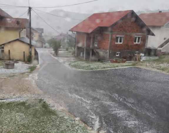 Поједине дијелове БиХ током ноћи погодило снажно невријеме