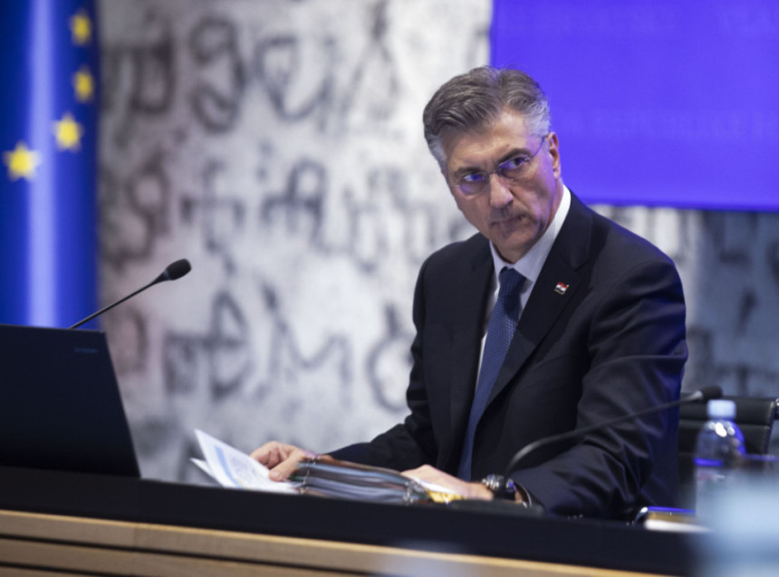 Vozilo iz pratnje udarilo u blindiranu limuzinu Plenkovića