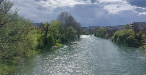 Свјежије вријеме, падавине престају крајем дана