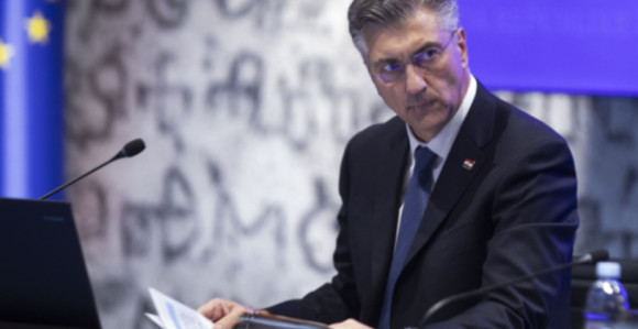 Vozilo iz pratnje udarilo u blindiranu limuzinu Plenkovića