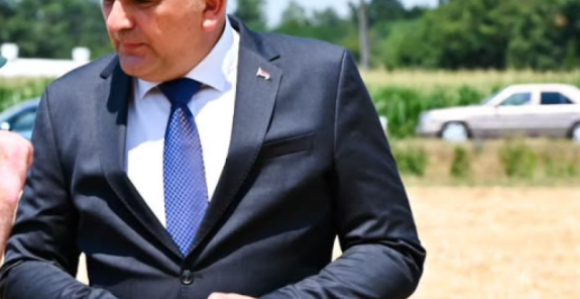 Automobil Save Minića oštećen na putu kod Nove Topole