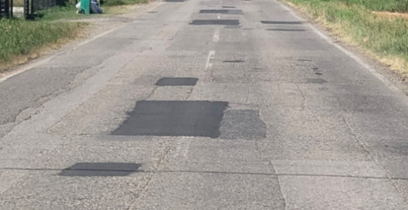 Na Minićevom vozilu pukla guma, "Putevi RS" odmah krpe rupe