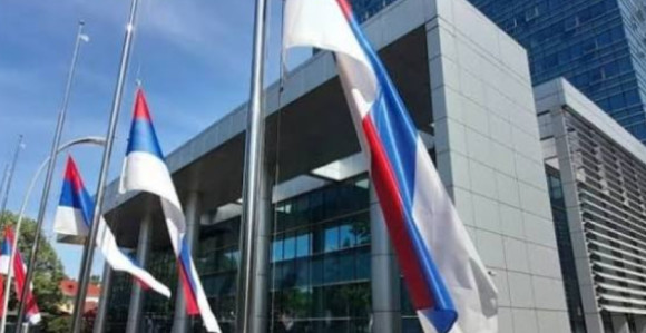 У Републици Српској Дан жалости, заставе на пола копља