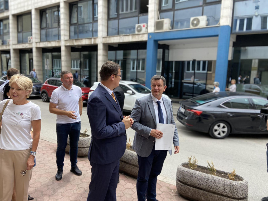 Blanuša i Božović predali kandidature (video)