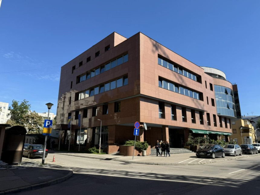 Четири петине расхода УИО отишле на запослене