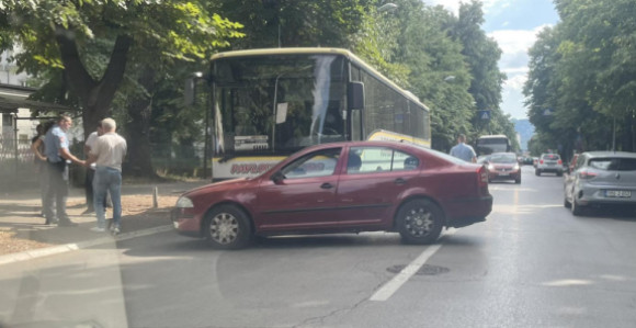 Kolaps u saobraćaju: Sudar automobila i autobusa u Banjaluci