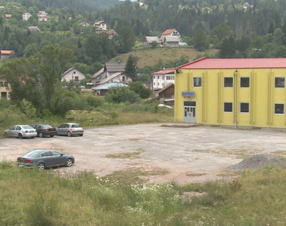 Брутална рација МУП-а РС на Палама, десетине младих у болници