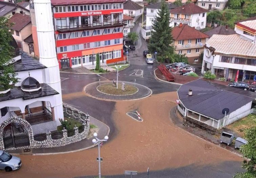 Bujične poplave na ulicama Srebrenice