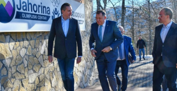 Elek - od nekretnina u zgradi sa Dodikom u BG do izbacivanja iz SNSD