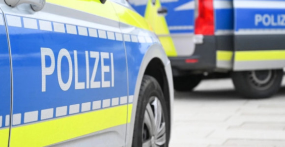 Muškarac ubijen u napadu nožem u banci, drama traje