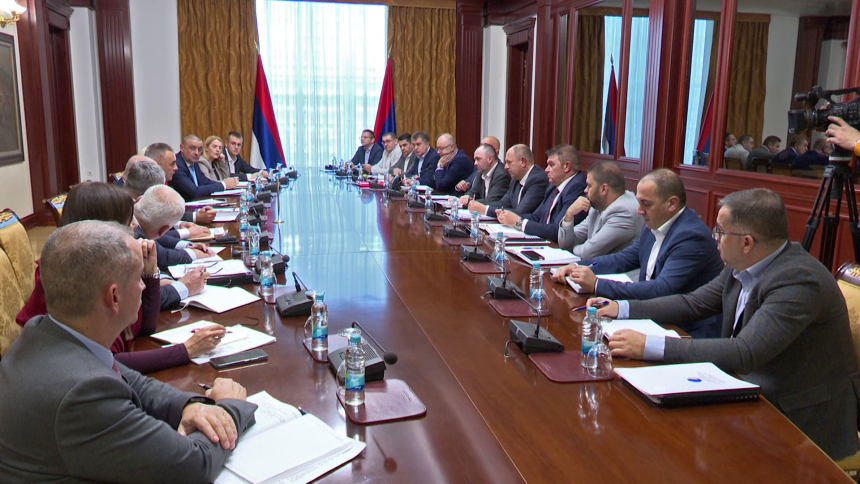 Već viđeno: Reciklaža predizbornih obećanja, dok javna preduzeća tonu sve dublje