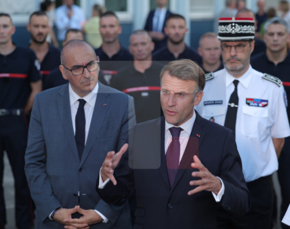 Макрон позвао ватрогасце у Бордоу да не одустану