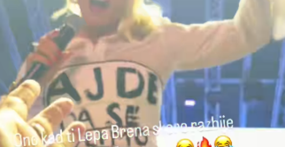 Снимак са концерта Лепе Брене запалио мреже (ВИДЕО)