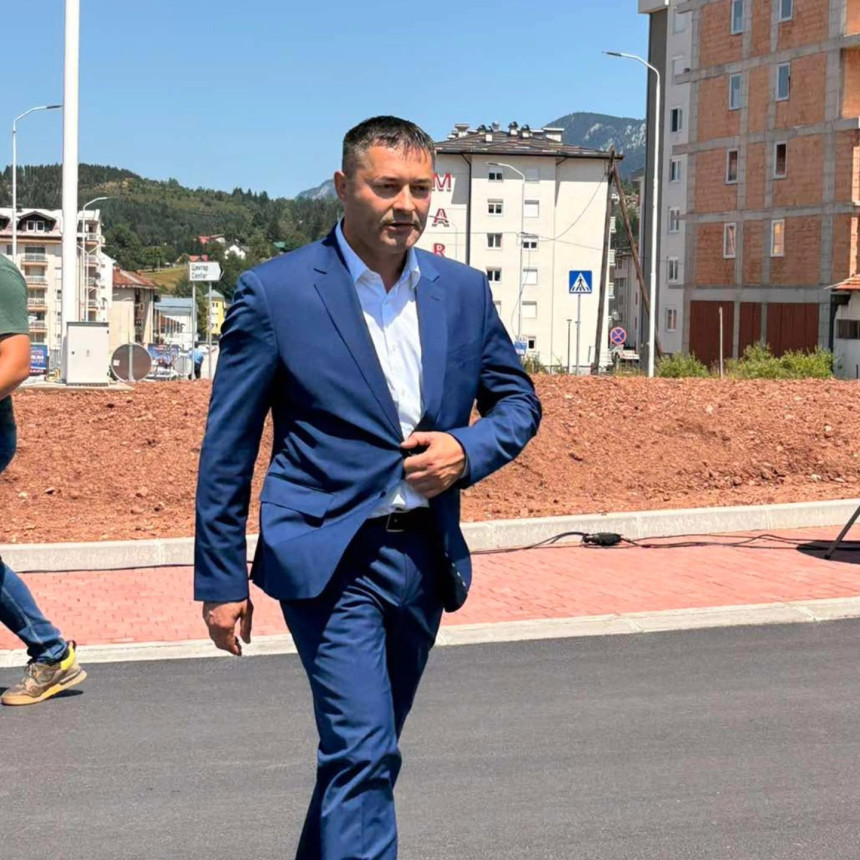 НЕВИЂЕН ПРЕДИЗБОРНИ СКАНДАЛ НА ПАЛАМА: СНСД-ов посланик новцем јавног предузећа купује гласове кокама?! (ВИДЕО)