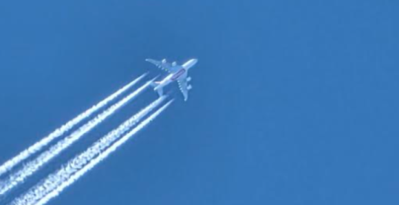 Grom udario u avion u kome je bilo 106 putnika na putu za Beč