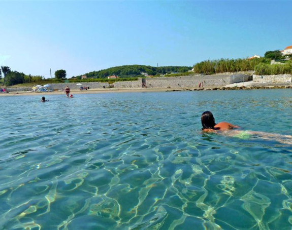 Море на овој плажи у Хрватској загађено фекалијама