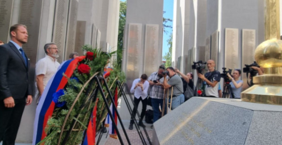 Položeni vijenci za stradale krajiške Srbe u akciji "Oluja" (FOTO)