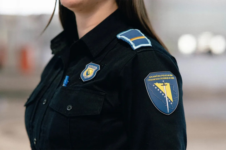 Incident na granici: Policajac i policajka se sukobili pred putnicima
