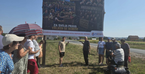 Билборди у Подновљу: Игнорисање одлука Врховног суда!