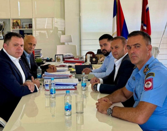 Babalj i Vuković: Građani strahuju, a vi dijelite priznanja