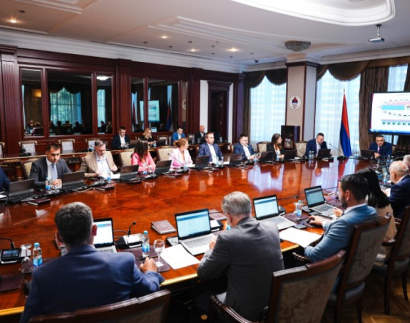 Власт се нема чиме похвалити, кредитни рејтинг је веома лош