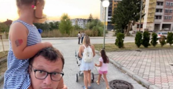 Породични тренуци: Божовић подијелио фотографију из шетње