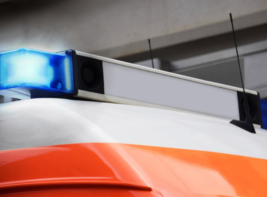 Minibus sleteo na autoputu blizu grada Njiređhaze