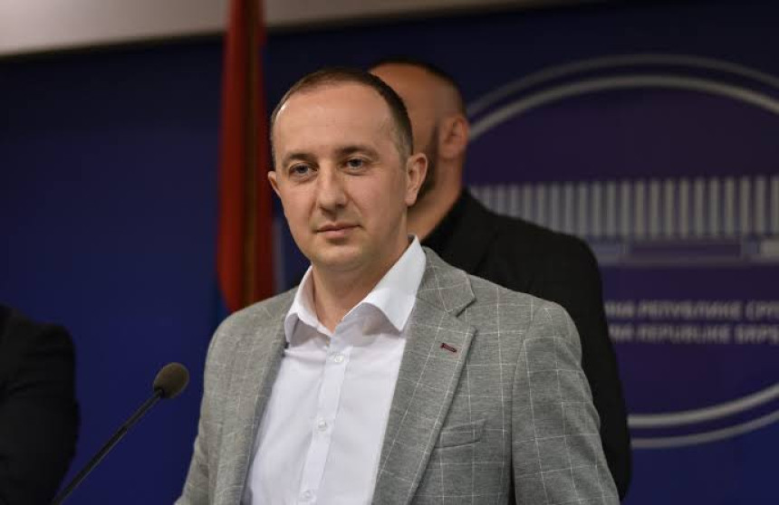 Samo u kriminalnoj zemlji likovi poput Nešića mogu dijeliti lekcije o patriotizmu!
