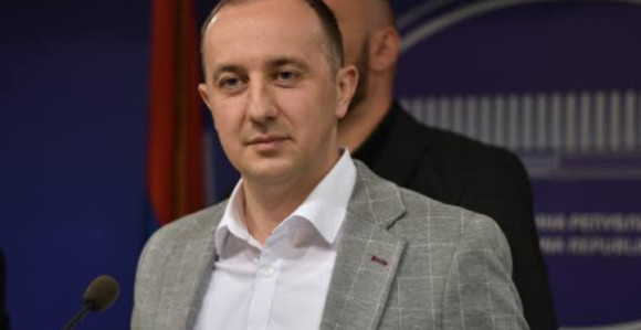Samo u kriminalnoj zemlji likovi poput Nešića mogu dijeliti lekcije o patriotizmu!