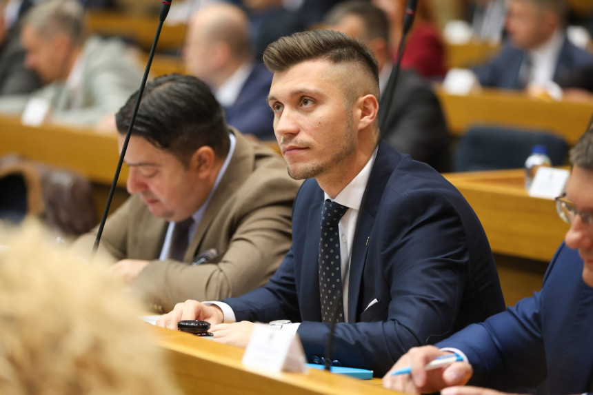 Karanu ne daju da bude predsjednik, ali mora da potpiše OVO