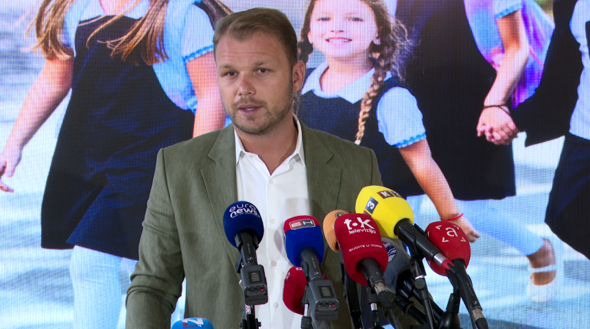 Станивуковић предлаже, Влада опструише
