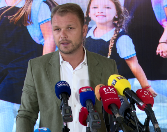 Станивуковић предлаже, Влада опструише