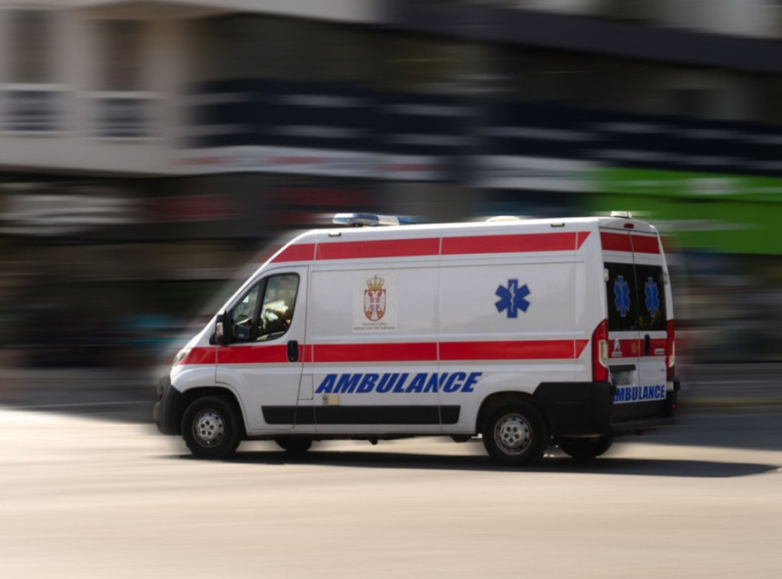 Beograd: U naselju Zvezdara dijete palo s trećeg sprata