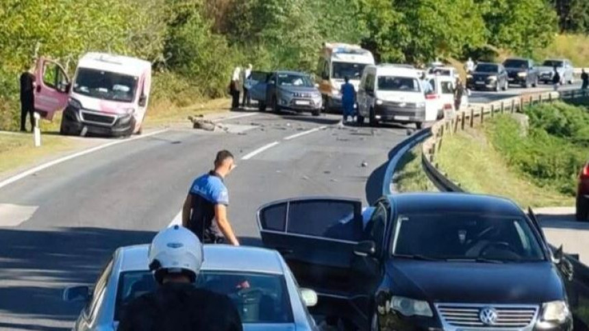 Тежак судар четири возила код Жепча, има повријеђених