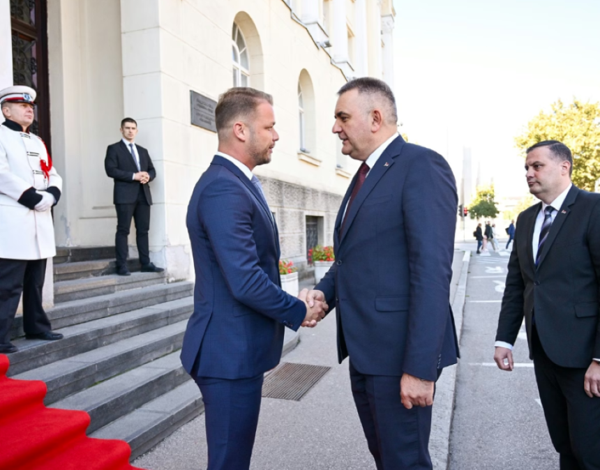 Минић показао немоћ: Копира идеје Станивуковића