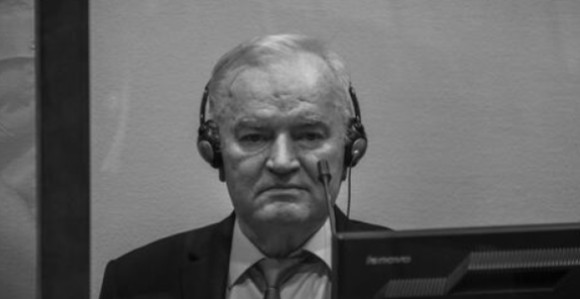 Дарко Младић преузео тијело Ратка Младића са два подофицира РС