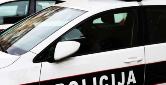 Тузла: Ученица ножем повриједила двије другарице у школи