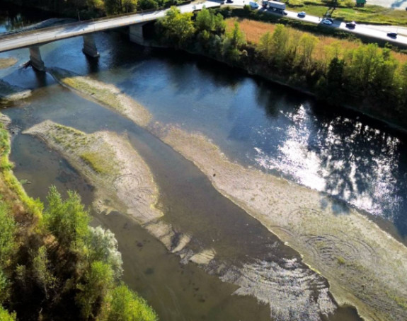 Алармантно стање у Добоју: Рекордно низак водостај ријека