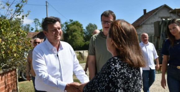 Власт је сељака оставила да се сам бори за опстанак