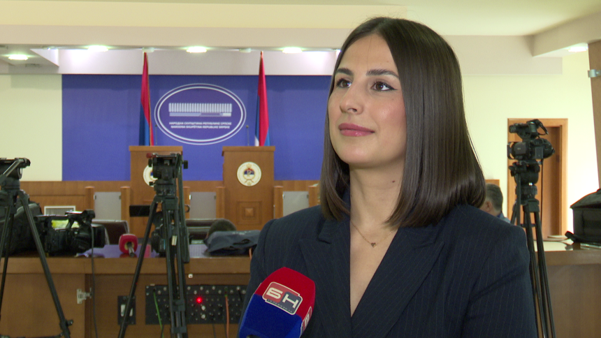 Влада злоупотребљава наставнике и школе у изборној кампањи