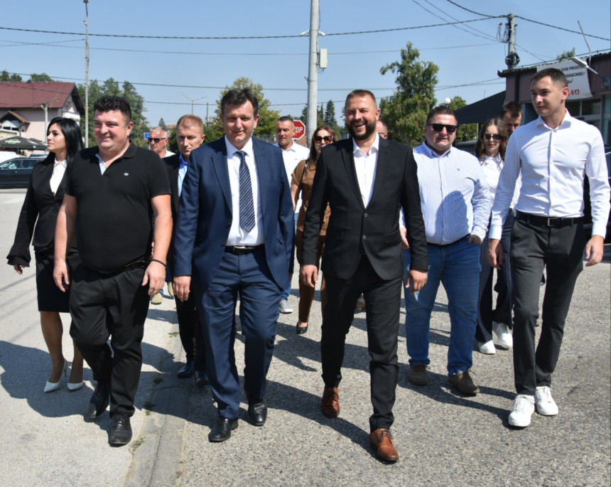 Потребна нам је Српска у којој се живи од поштеног рада