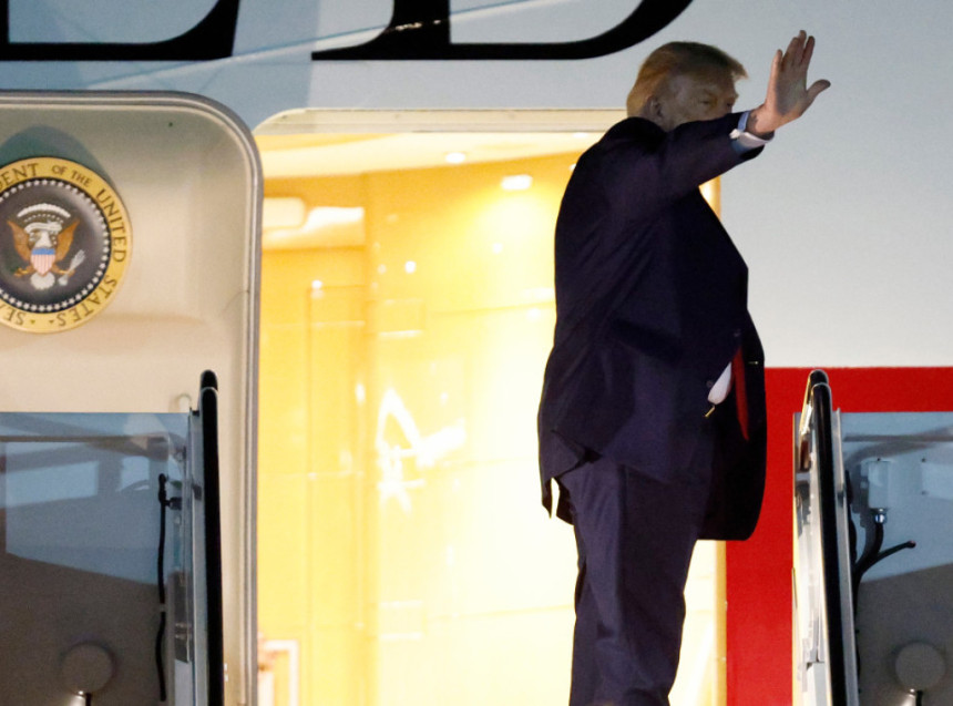 Трамп стиже у посјету Ирској, најављени велики протести