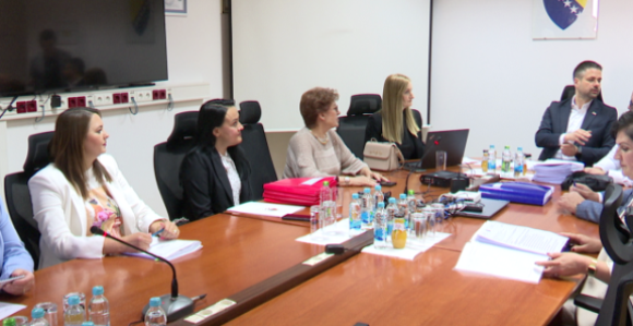 Једноставан законски процес претворен у политичку уцјену