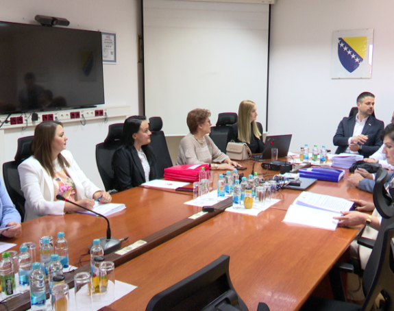 Једноставан законски процес претворен у политичку уцјену