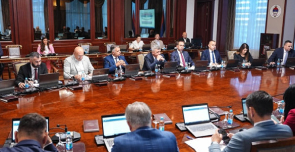 Skoro pola Vlade Srpske u trci za poslaničke klupe