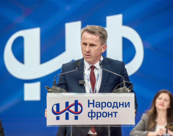 Власт пред изборе дијели асфалт као милостињу нашим новцем!
